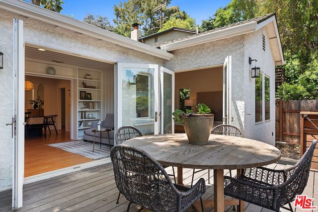2116 Princeton Avenue, Los Angeles CA: https://media.crmls.org/mediaz/30371ba4-9b7f-44bb-977e-86755effb2be.jpg