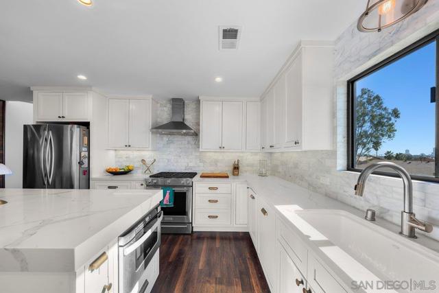 1830 N Alvarado St, Los Angeles CA: https://media.crmls.org/mediaz/30374a67-5043-41c5-831d-bf437a8099f1.jpg