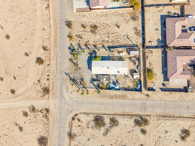 2342 Sand Jewel Avenue, Thermal CA: https://media.crmls.org/mediaz/30374d9a-a509-4c0e-8d27-cfcf9afa9da8.jpg