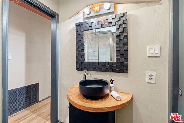 6190 Temple Hill Drive, Los Angeles CA: https://media.crmls.org/mediaz/3037ae96-f62d-4bf1-8442-512866220b52.jpg