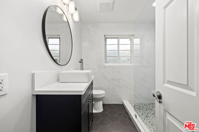 427 W Manchester Avenue, Playa del Rey CA: https://media.crmls.org/mediaz/303876cb-fbf0-45b1-b252-f07806cc18a8.jpg