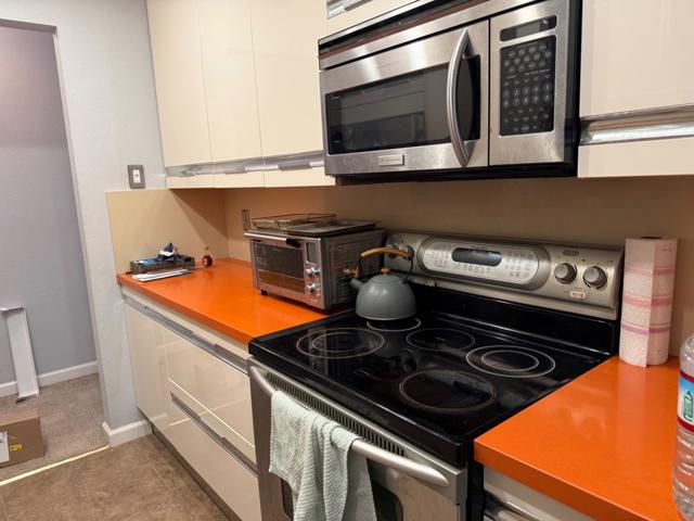 5344 Shelter Creek Lane, San Bruno CA: https://media.crmls.org/mediaz/303899cf-2075-4f55-b2ce-07c189e93890.jpg