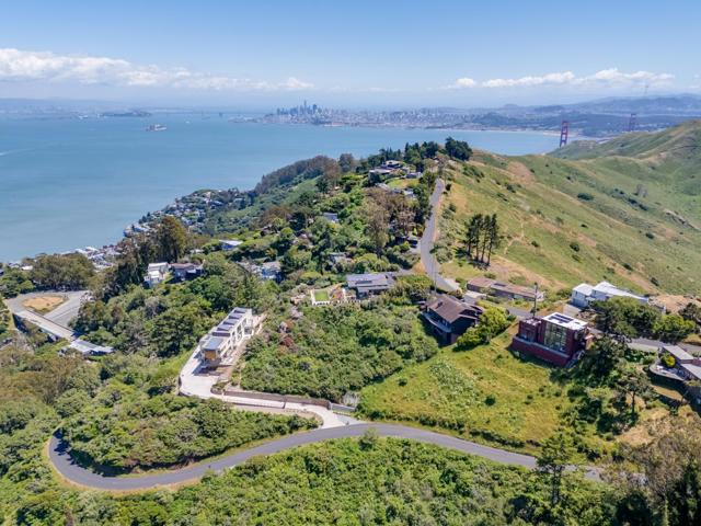 3 Wolfback Ridge Road, Sausalito CA: https://media.crmls.org/mediaz/30389cc6-b2ab-4b80-a957-2d67ed44d305.jpg
