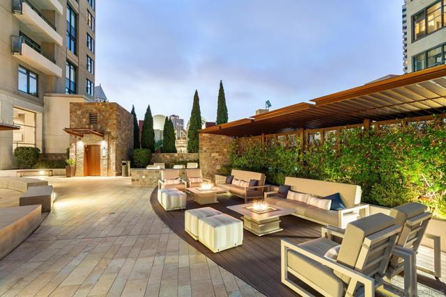 645 Front St, San Diego CA: https://media.crmls.org/mediaz/30395a6e-5ce1-4a14-9a8d-160ba89f6d56.jpg