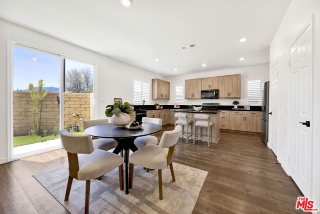 17028 Zion, Santa Clarita CA: https://media.crmls.org/mediaz/3039e72b-1353-4166-b5df-64967c2e0b06.jpg