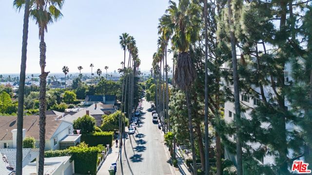 1658 N Sierra Bonita Avenue, Los Angeles CA: https://media.crmls.org/mediaz/3039ed92-896f-441d-9789-af11b6a8293d.jpg