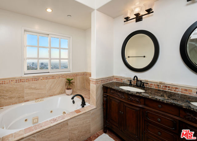 6420 Quebec Drive, Los Angeles CA: https://media.crmls.org/mediaz/303a0cb4-d856-45e4-ae1f-472d78fc3316.jpg