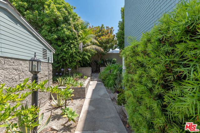 3516 Via Dolce, Marina del Rey CA: https://media.crmls.org/mediaz/303a7efd-5046-4a82-86b4-3c9313a47200.jpg