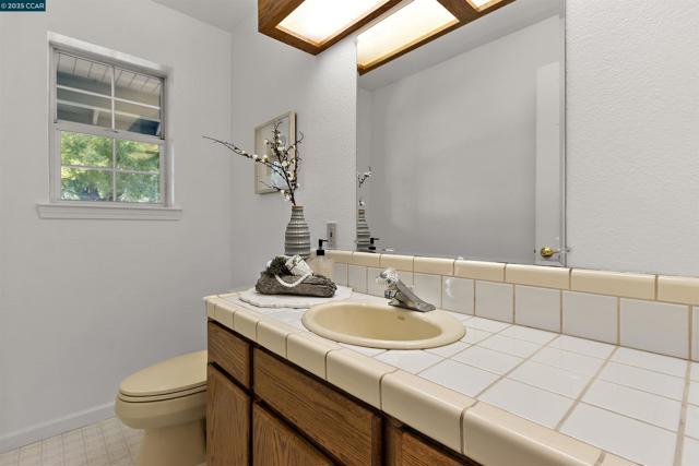 5435 Box R Ranch Rd, Vacaville CA: https://media.crmls.org/mediaz/303a9e4c-30a0-4e27-8bde-58d018d1b828.jpg
