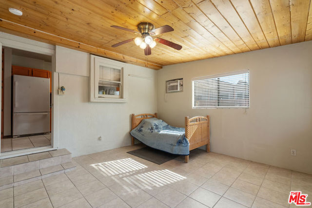 1831 N Buena Vista Street, Burbank CA: https://media.crmls.org/mediaz/303aa00b-d939-4db9-9e94-56909b167cf9.jpg