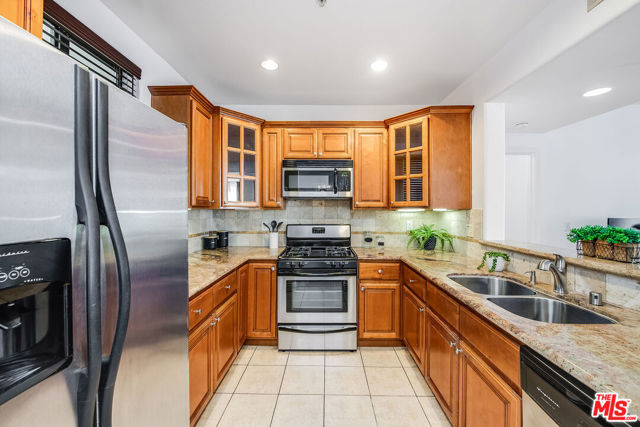 4724 Kester Avenue, Sherman Oaks CA: https://media.crmls.org/mediaz/303aee09-320d-4894-8ec3-07032dac7b5e.jpg