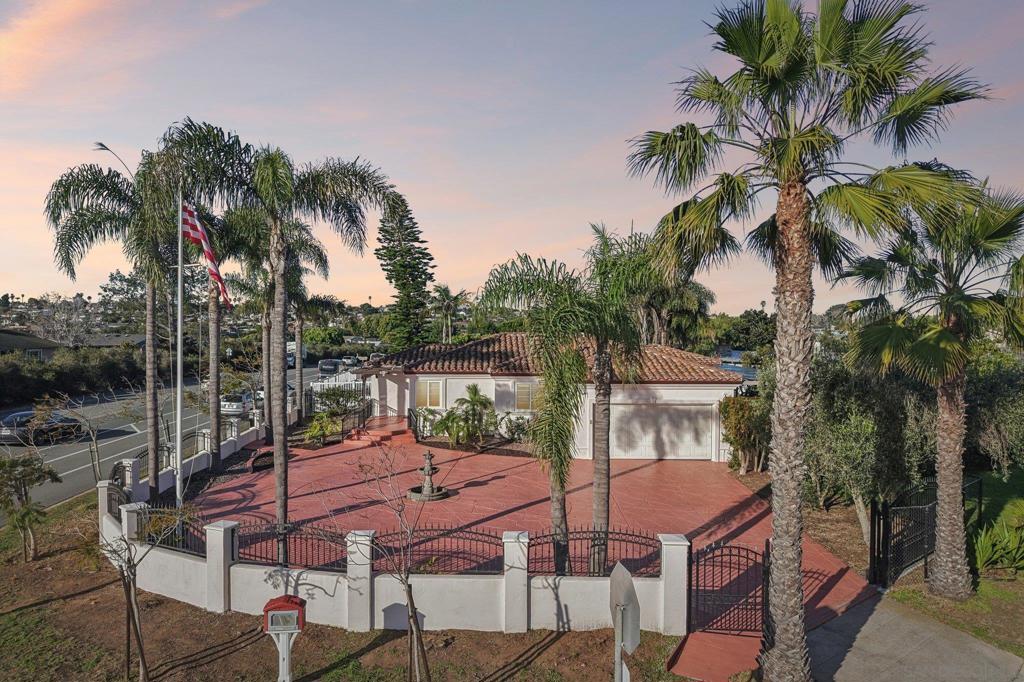 1590 Chatsworth Blvd