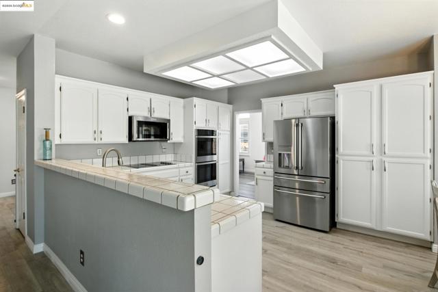 2201 Mark Twain Drive, Antioch CA: https://media.crmls.org/mediaz/303c54e6-3038-4bd6-8b63-b46f369d6ab6.jpg