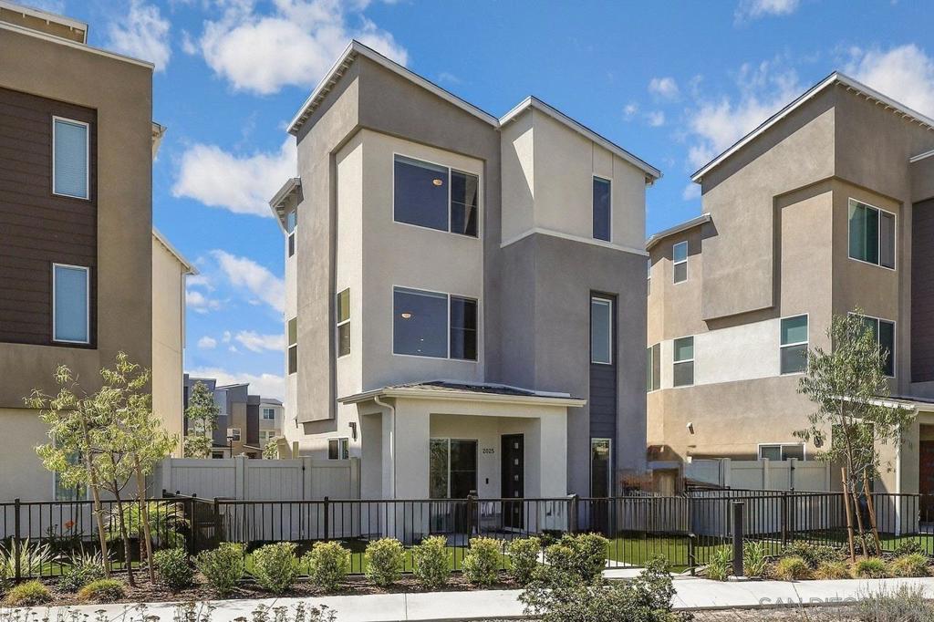 2025 Aquarius St