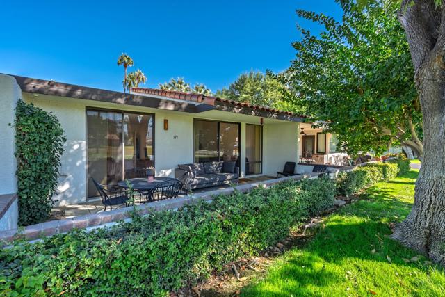 171 Avenida Las Palmas, Rancho Mirage CA: https://media.crmls.org/mediaz/303cd50b-e4cf-4604-8960-ade8402fa05c.jpg