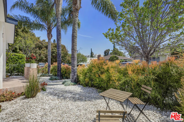11465 Cumpston Street photo 6
