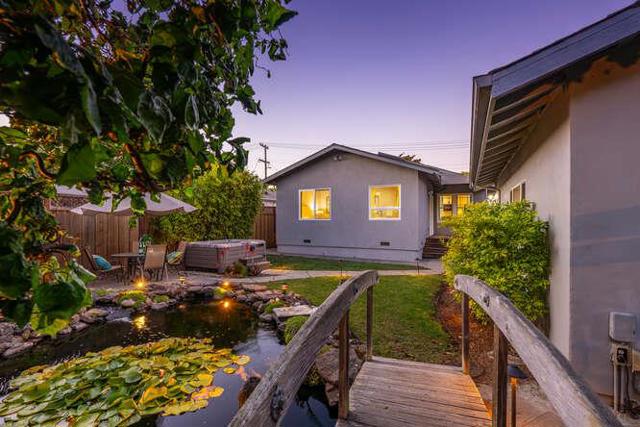 833 Linden Avenue, Burlingame CA: https://media.crmls.org/mediaz/303d13a9-4154-4cff-b329-66d7c4af8fb5.jpg