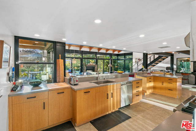 20605 Cheney Drive, Topanga CA: https://media.crmls.org/mediaz/303d9e7d-6386-4b06-b7b8-9948ba62136c.jpg
