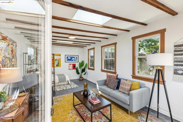 1350 Curtis St, Berkeley CA: https://media.crmls.org/mediaz/303dbdd7-e13e-4f0a-b645-8934ccd0bb59.jpg