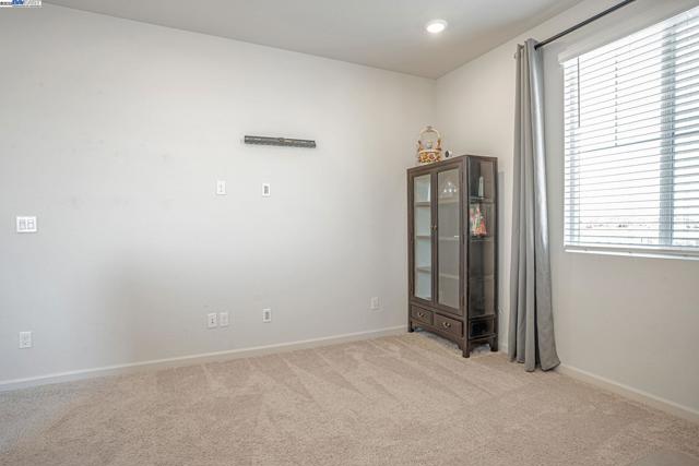 859 Helmsley Dr, Vacaville CA: https://media.crmls.org/mediaz/303df9f5-b1c6-44e9-866e-38e1ff850151.jpg