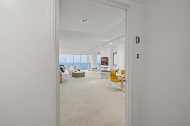 939 Coast Blvd, La Jolla CA: https://media.crmls.org/mediaz/303e39af-12bc-4d3b-a096-fd9c1ec0145b.jpg