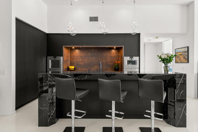 1069 Azure Court, Palm Springs CA: https://media.crmls.org/mediaz/303e9244-e901-4d90-aceb-346fc77c46c5.jpg