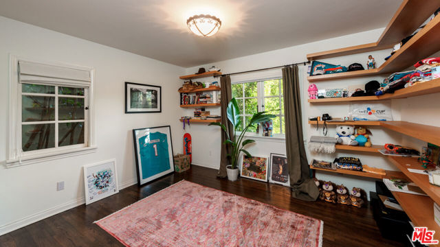 3145 La Suvida Drive, Los Angeles CA: https://media.crmls.org/mediaz/303f237f-76d0-4fc8-bfa0-b2ff84efb43c.jpg