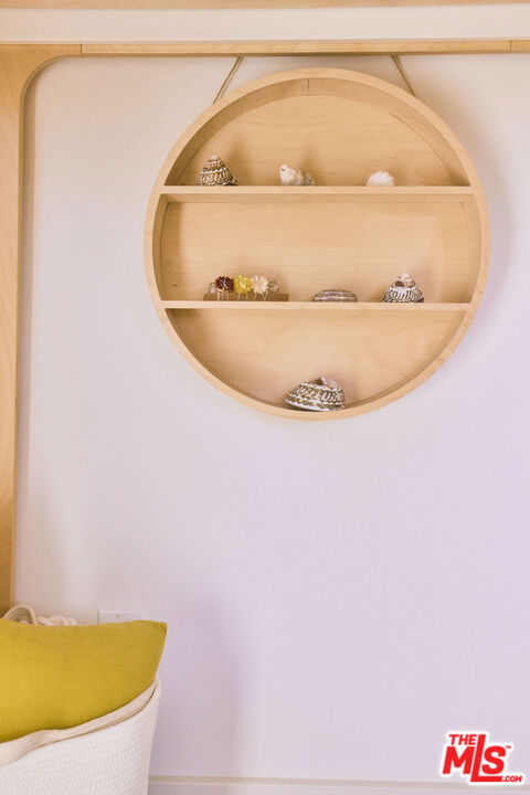906 Superba Avenue, Venice CA: https://media.crmls.org/mediaz/303f5b9c-8b97-4d40-b1ee-183c2d574efb.jpg