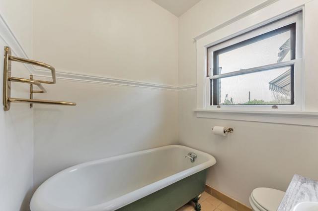 5150 Coronado Avenue, Oakland CA: https://media.crmls.org/mediaz/303f6fd9-421f-448f-8576-27da9f756b85.jpg