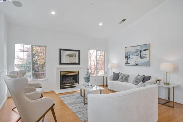 5786 Belleza Dr, Pleasanton CA: https://media.crmls.org/mediaz/303fd903-452a-45e9-aece-c9ad0050a910.jpg