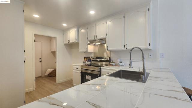 128 Harris Cir, Bay Point CA: https://media.crmls.org/mediaz/30403b45-2b7c-45e0-a7fb-74b3719256a9.jpg