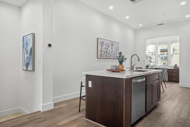329 Cherokee Loop, Mountain View CA: https://media.crmls.org/mediaz/30407342-71c9-4f90-a43a-1dd17240cfef.jpg