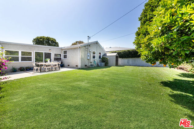 2722 Granville Avenue, Los Angeles CA: https://media.crmls.org/mediaz/30412e1a-6c36-450b-9c00-6b41769886be.jpg
