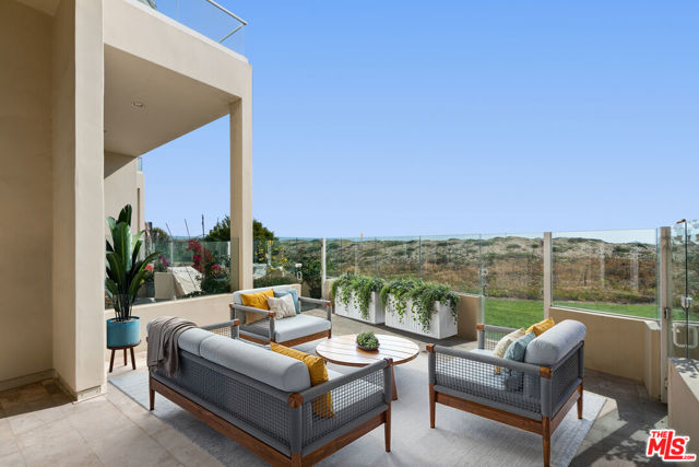 7301 Vista Del Mar, Playa del Rey CA: https://media.crmls.org/mediaz/3041ff55-c67f-4e41-9931-628871b39b76.jpg