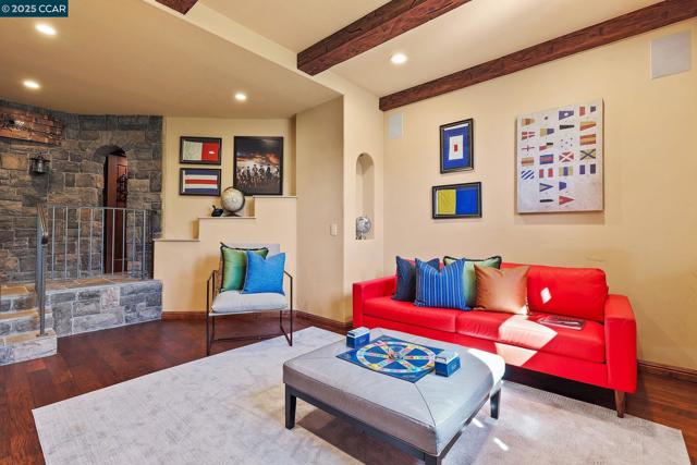 1620 Saint Francis Ct, Benicia CA: https://media.crmls.org/mediaz/3042731c-799a-493c-9d37-b6f80ff1591e.jpg