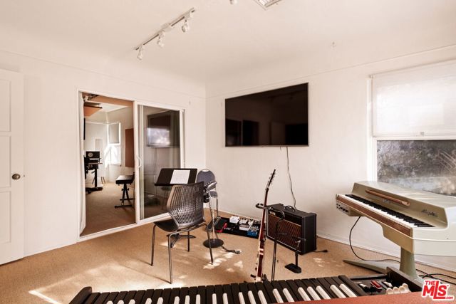 110 S Brighton Street, Burbank CA: https://media.crmls.org/mediaz/3042d3e5-f8ff-4aa5-8bef-ac3f809ec66f.jpg