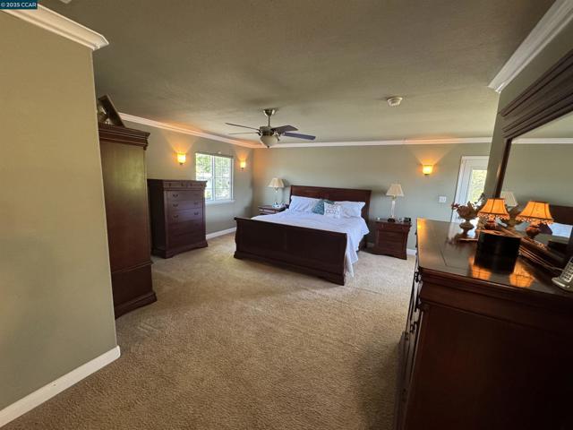 898 Luxury Dr, Concord CA: https://media.crmls.org/mediaz/3042ed6b-d247-4350-b504-12709bb57619.jpg