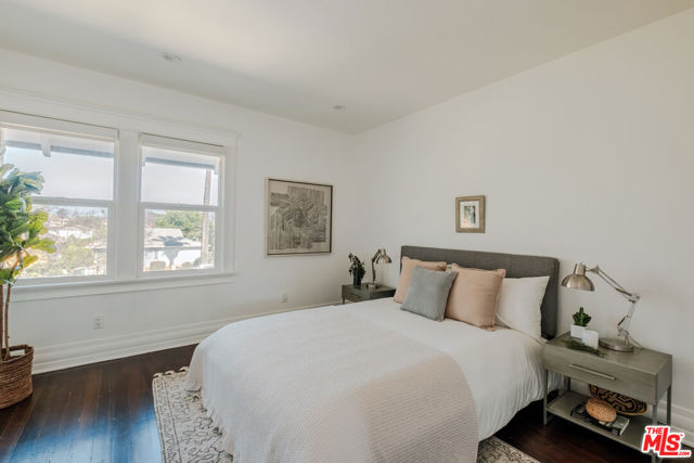 2907 Halldale Avenue, Los Angeles CA: https://media.crmls.org/mediaz/30438f87-2284-4c5b-9ab7-e7b253d41a25.jpg