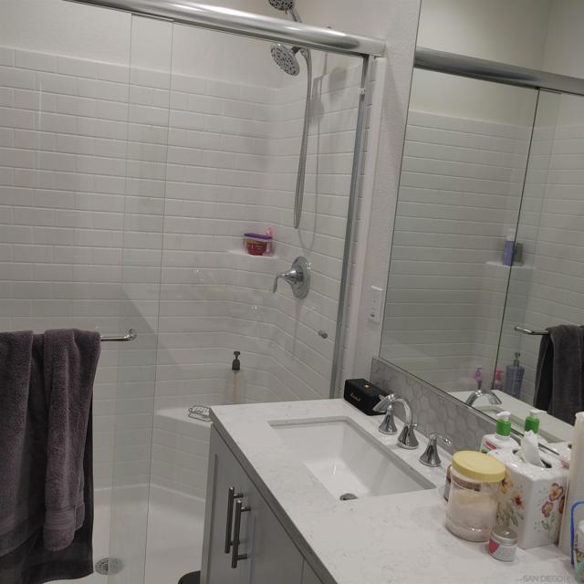 1329 Via Lucero, Oceanside CA: https://media.crmls.org/mediaz/3043a406-550f-4021-b02a-dd75ffa88fac.jpg