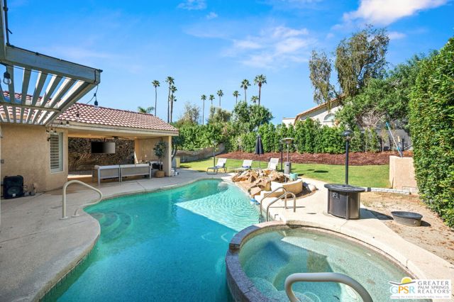 39141 Sweetwater Drive, Palm Desert CA: https://media.crmls.org/mediaz/3043c543-9b9e-4865-b57f-8be14328b3aa.jpg