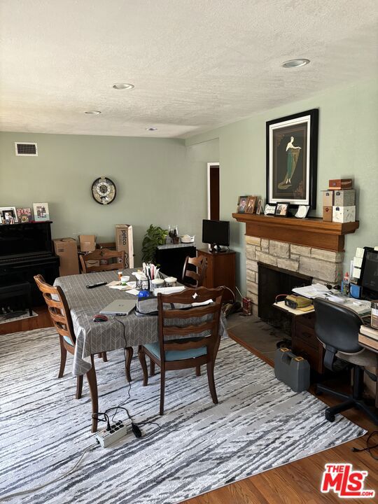 1101 Indiana Avenue photo 2