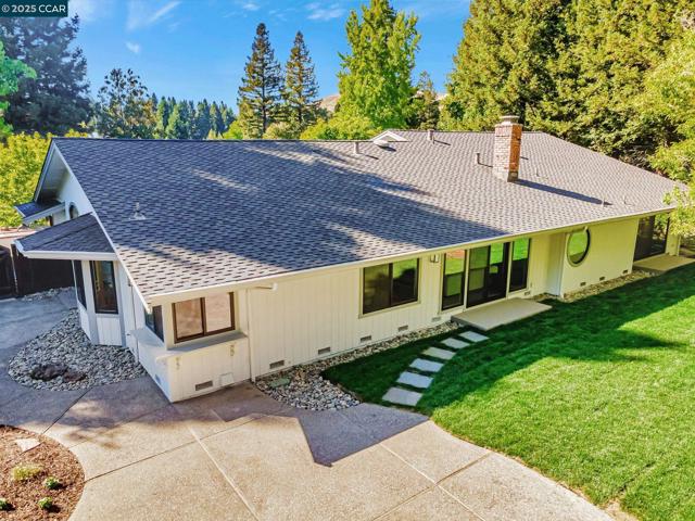 38 Sanders Ranch Rd, Moraga CA: https://media.crmls.org/mediaz/3043f122-2e97-4a30-aff4-1c272991f731.jpg