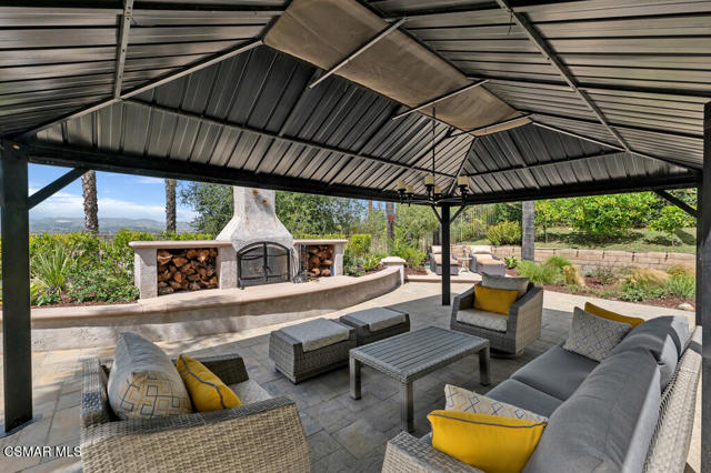 13101 Thomasville Court, Moorpark CA: https://media.crmls.org/mediaz/30442605-aa2f-4071-99a9-cc9098f7ffd6.jpg