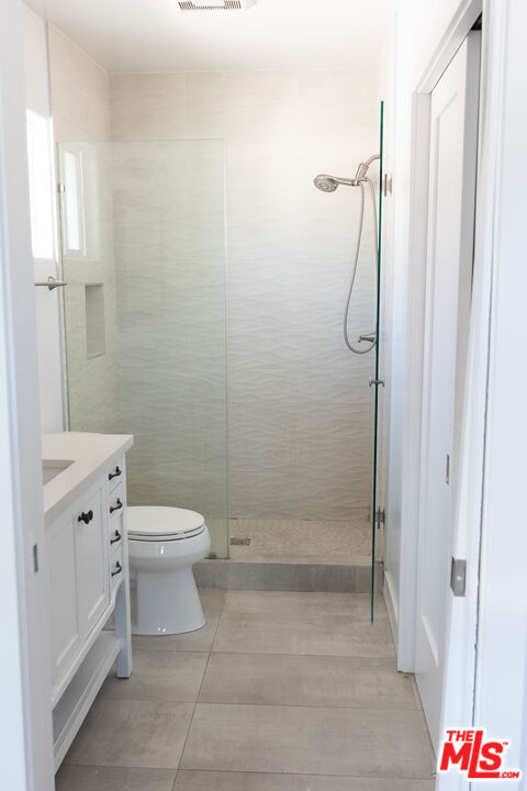 932 W Crestwood Street, San Pedro CA: https://media.crmls.org/mediaz/3044b72e-2a36-4d3a-8a2d-68a10c6ac5bb.jpg