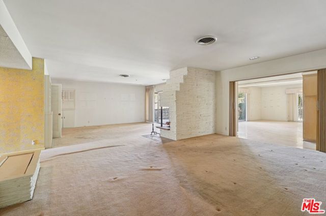 3684 Willowcrest Avenue, Studio City CA: https://media.crmls.org/mediaz/3045506c-fc4d-4aa7-a19b-432fc09eda4a.jpg