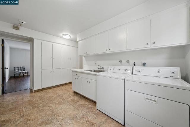 3938 Los Arabis Dr, Lafayette CA: https://media.crmls.org/mediaz/3045a998-10f7-456e-ac28-51c0fb228197.jpg