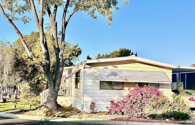 Detail Gallery Image 4 of 11 For 4812 Old Cliffs Rd, San Diego,  CA 92120 - 2 Beds | 2 Baths