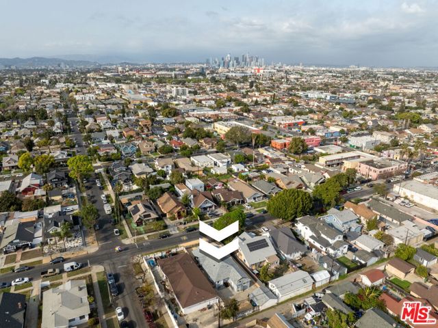 1050 W 48th Street, Los Angeles CA: https://media.crmls.org/mediaz/3045b497-bf0c-4739-9f7d-4bccf89d7bae.jpg