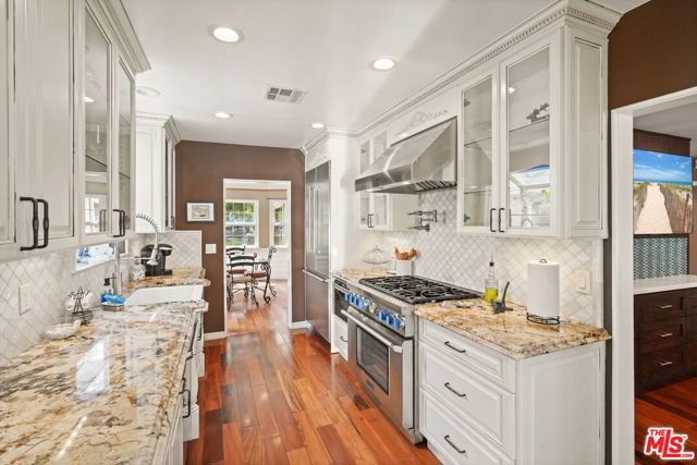 5324 Irvine Avenue, Valley Village CA: https://media.crmls.org/mediaz/3045f678-704a-48ef-b5b0-838a988ddf0e.jpg