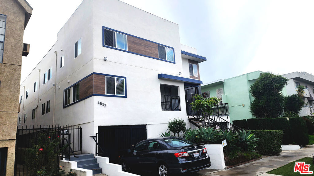 4832 Rosewood Avenue, Los Angeles, CA 90004